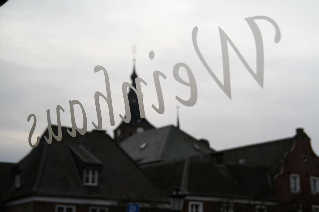 Gast-Und Weinhaus Zwiebelturm Kerken Exterior foto